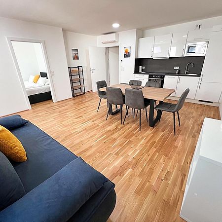 Modern, New, Next To Metro - Gg13 Apartments Wina Bagian luar foto