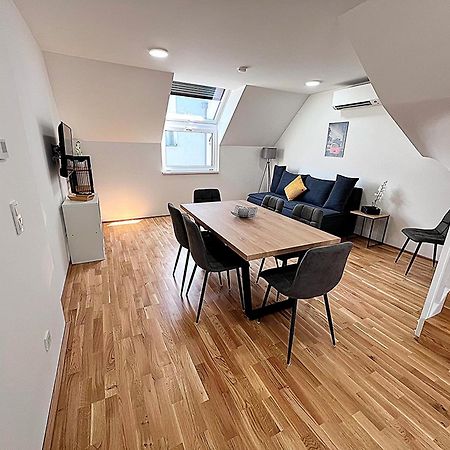 Modern, New, Next To Metro - Gg13 Apartments Wina Bagian luar foto