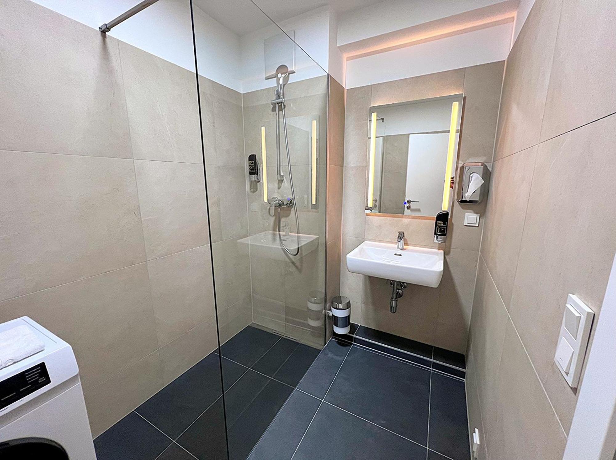 Modern, New, Next To Metro - Gg13 Apartments Wina Bagian luar foto