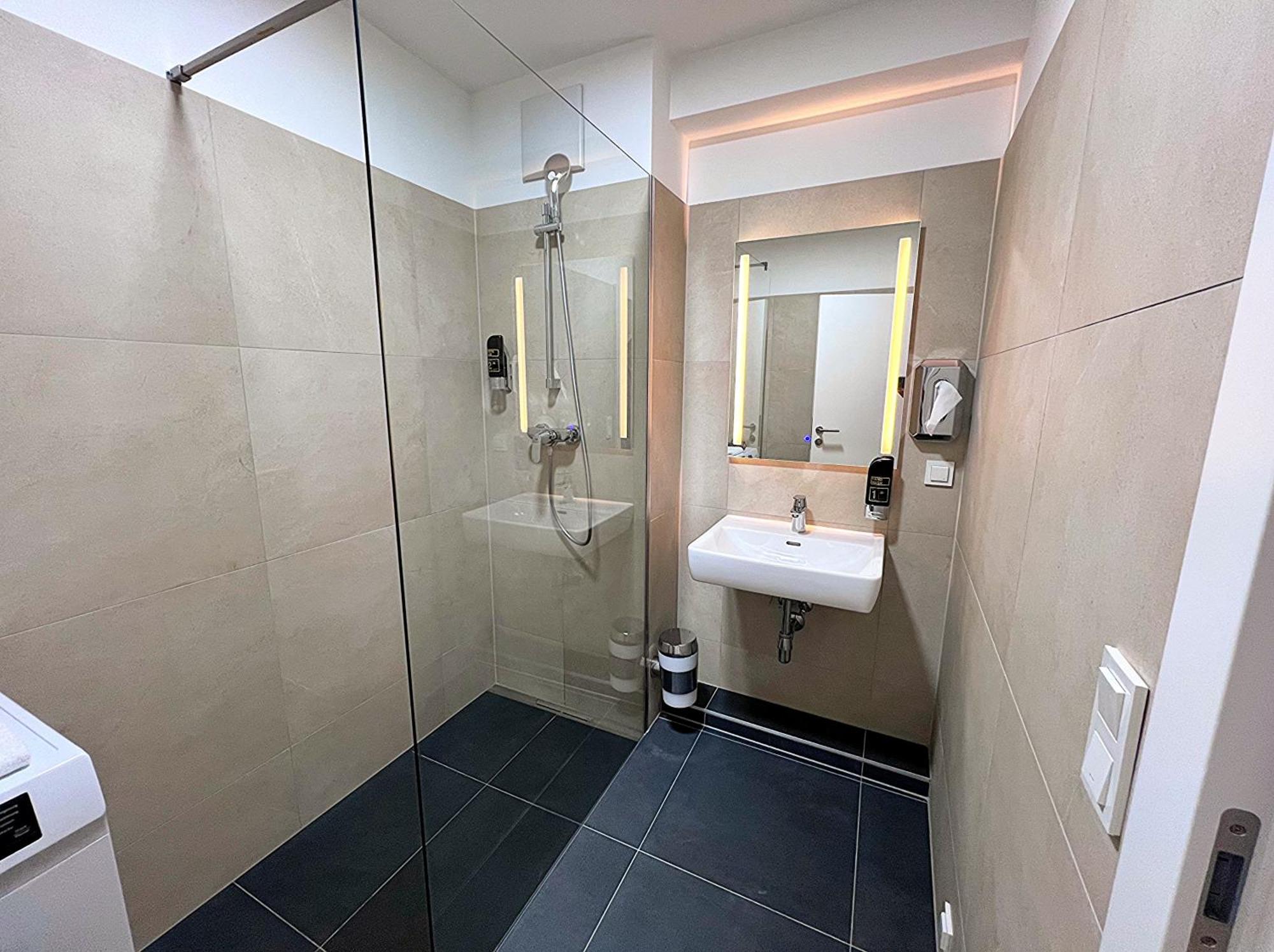 Modern, New, Next To Metro - Gg13 Apartments Wina Bagian luar foto