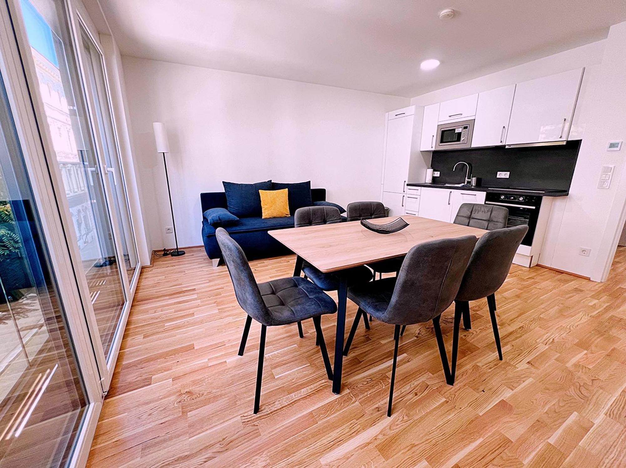 Modern, New, Next To Metro - Gg13 Apartments Wina Bagian luar foto