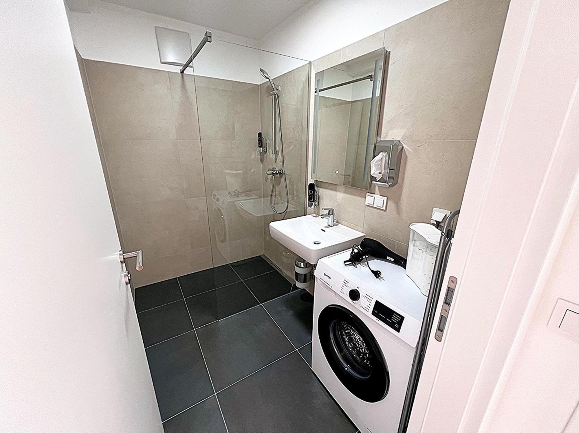 Modern, New, Next To Metro - Gg13 Apartments Wina Bagian luar foto